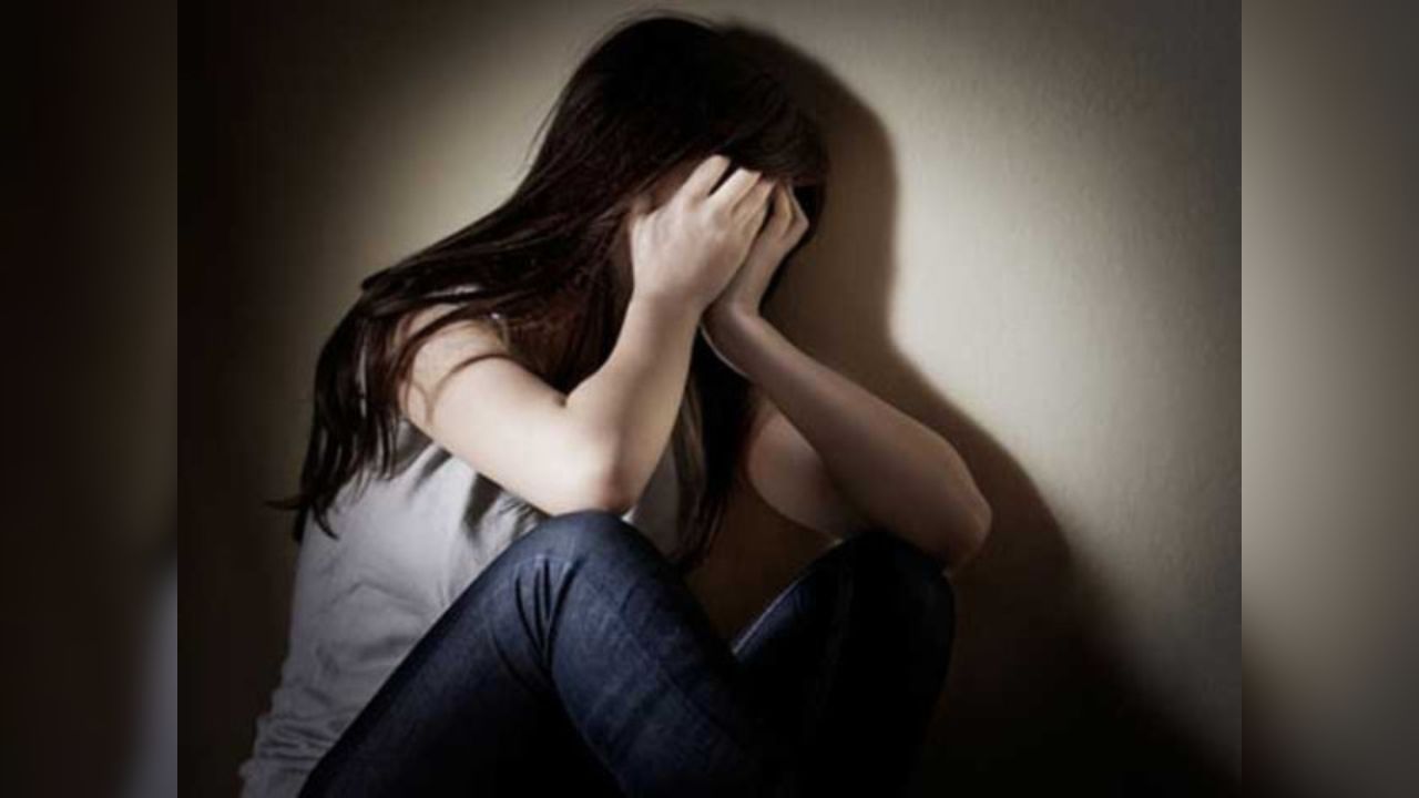 गोरखपुर में रिश्ते तार-तार: भाभी ने छिपकर ननद का नहाते हुए बनाया Video, सोशल मीडिया पर किया वायरल