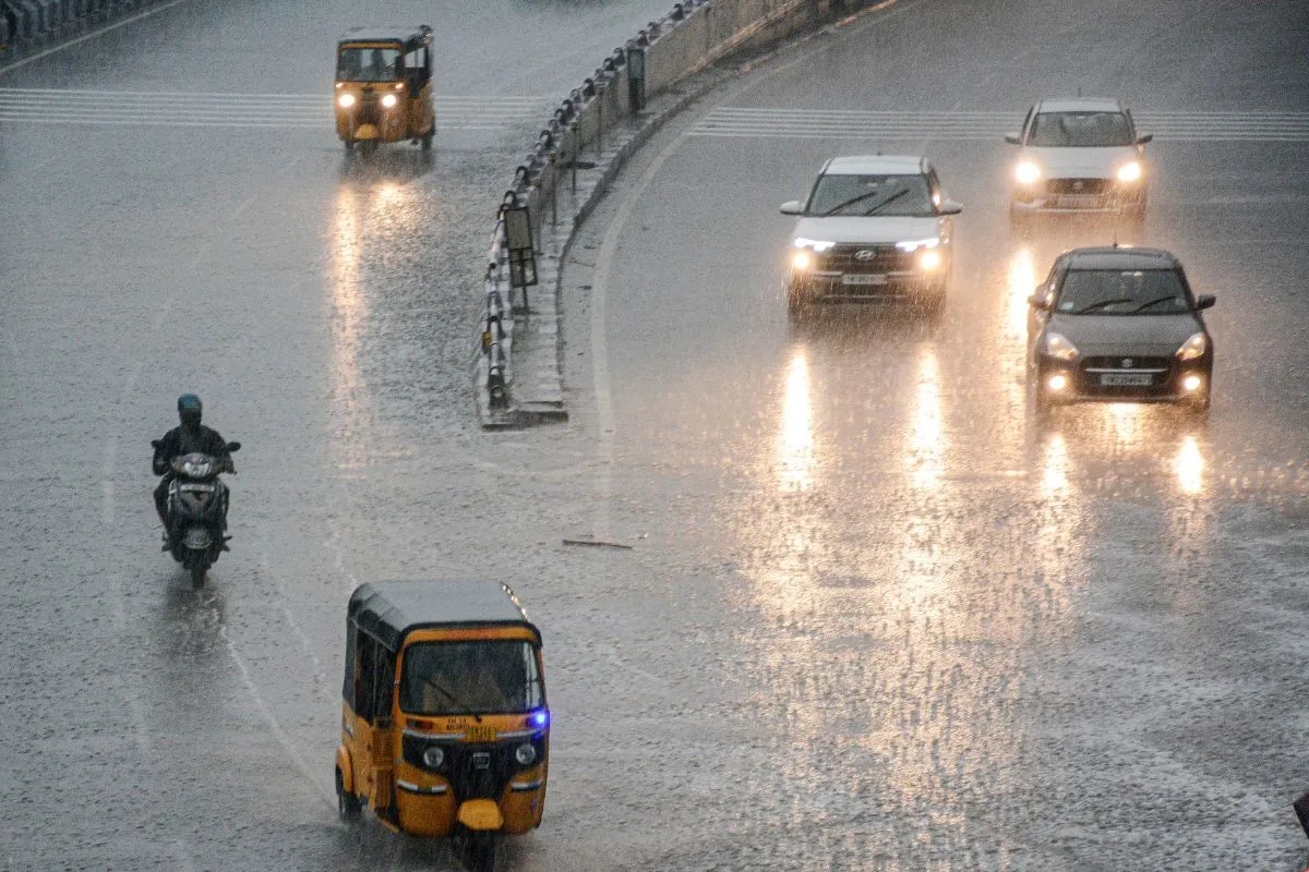 UP Weather Alert: मानसून विदाई से पहले झमाझम बारिश, जानिए कैसा रहेगा आज अपके शहर का हाल
