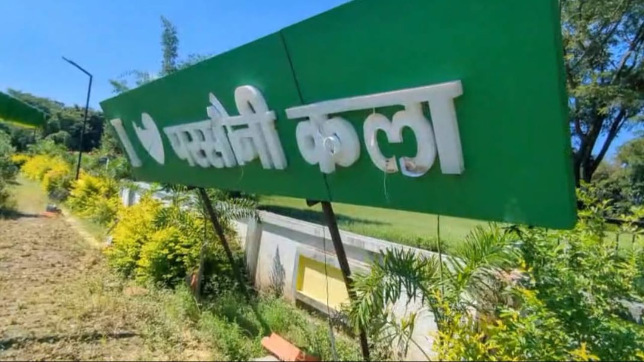 Maharajganj News: परसौनी कला गांव में सार्वजनिक संपत्ति पर तोड़फोड़, ग्रामीणों ने पुलिस से की शिकायत