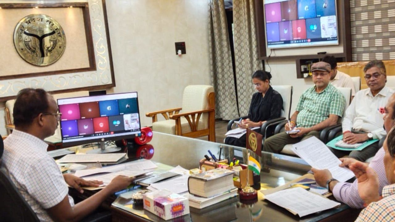 स्वस्थ नारी, सशक्त परिवार: जिलाधिकारी ने अभियान को लेकर की समीक्षा बैठक, दिए कड़े निर्देश