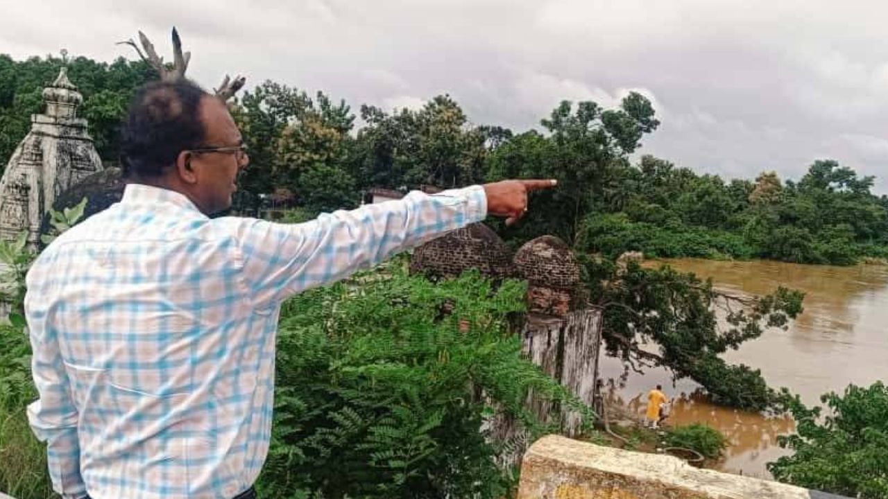 नदियों के बढ़ते जलस्तर पर अलर्ट: DM संतोष कुमार शर्मा ने किया निरीक्षण, अधिकारियों को दिए ये निर्देश