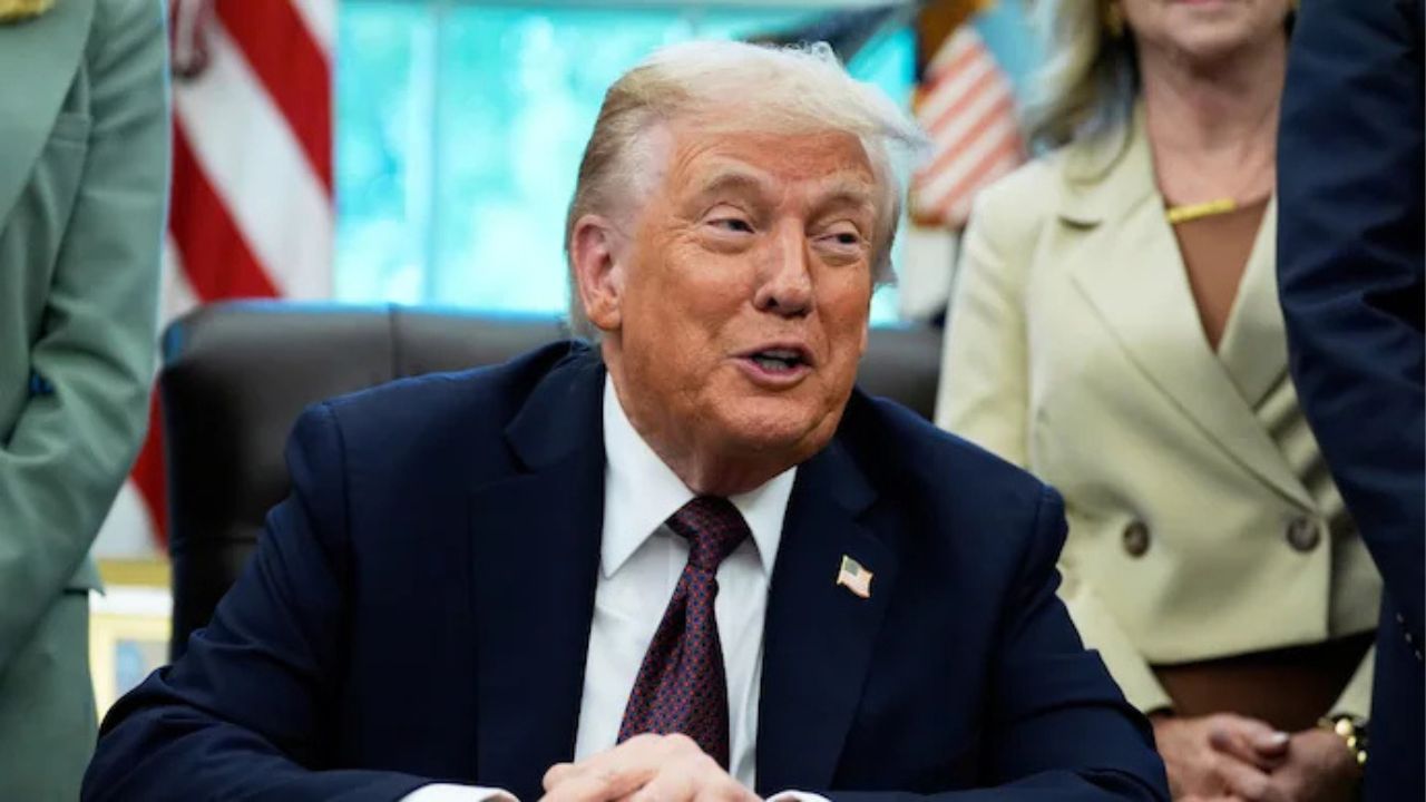 ट्रंप का ‘वीजा बम’: H-1B विवाद पर हड़कंप, META और माइक्रोसॉफ्ट ने जारी की कर्मचारियों को गाइडलाइन