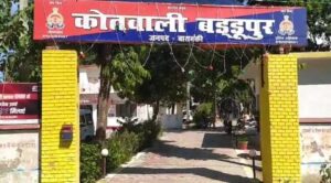 Barabanki News: थाना गेट पर बनाई इंस्टाग्राम रील,वायरल होने पर डिलीट कराने पहुंची लड़की ने पुलिस के साथ किया ये हाल