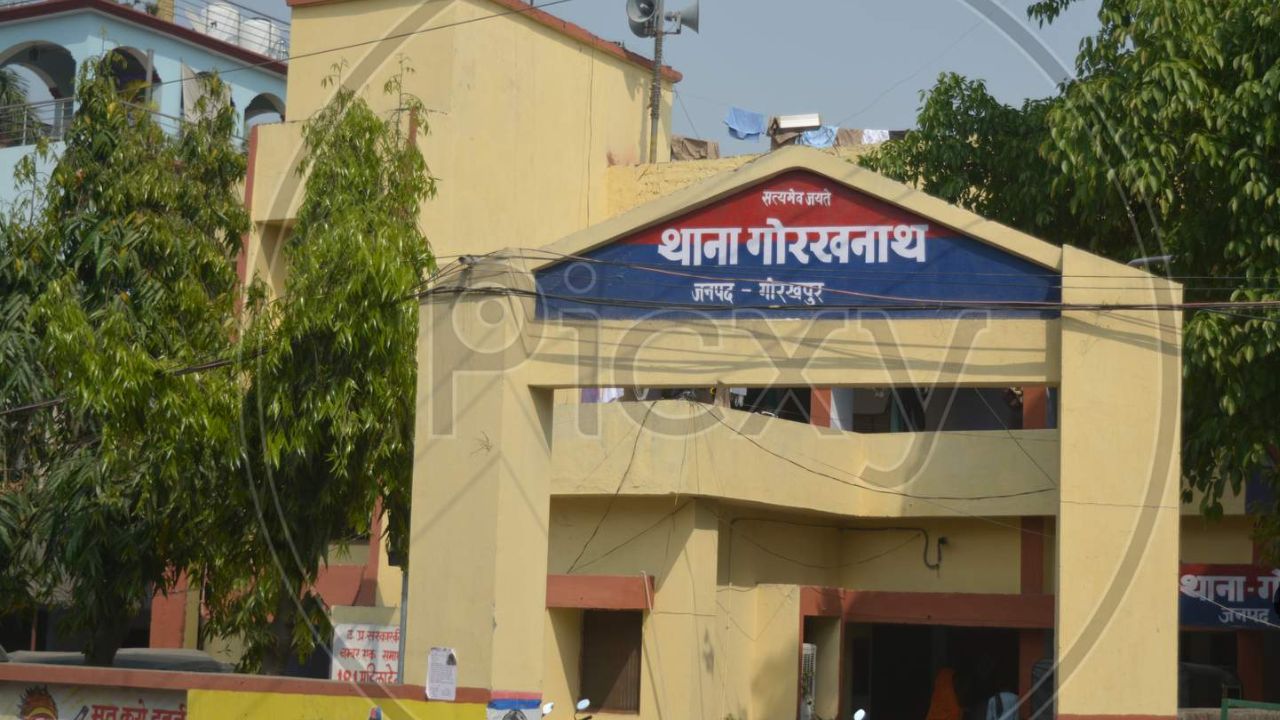 गोरखपुर: छत से गिरे मजदूर की हुई ये हालत, जानें पूरी खबर