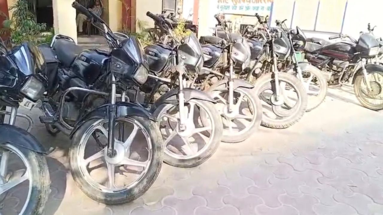 UP Crime: मुजफ्फरनगर पुलिस ने दो शातिर चोर किए गिरफ्तार, चोरी की 9 बाइक और तमंचा बरामद