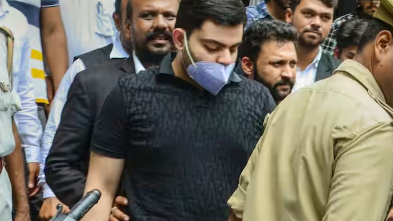 प्रयागराज: मीडिया से बयानबाजी में खुली पोल, अली अहमद की सुरक्षा में तैनात पुलिसकर्मी पर गिरी गाज; जानें पूरा मामला