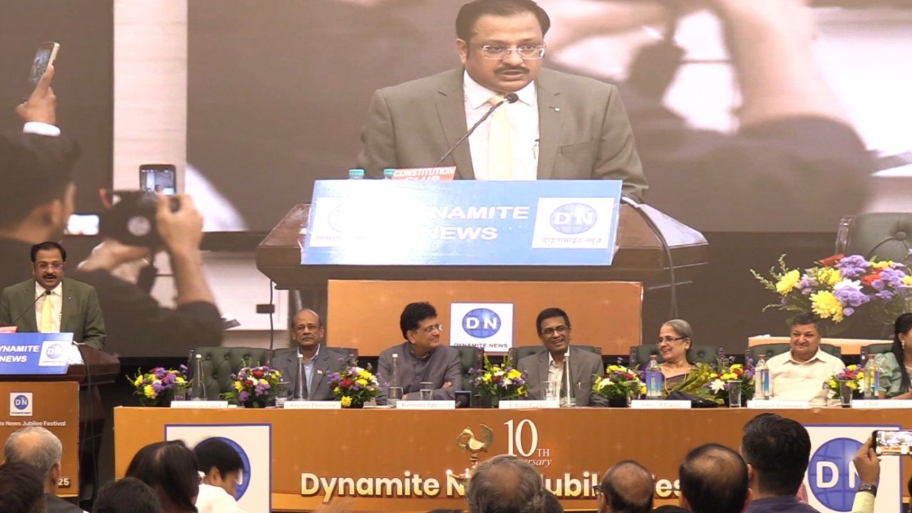 All the dignitaries present on the stage