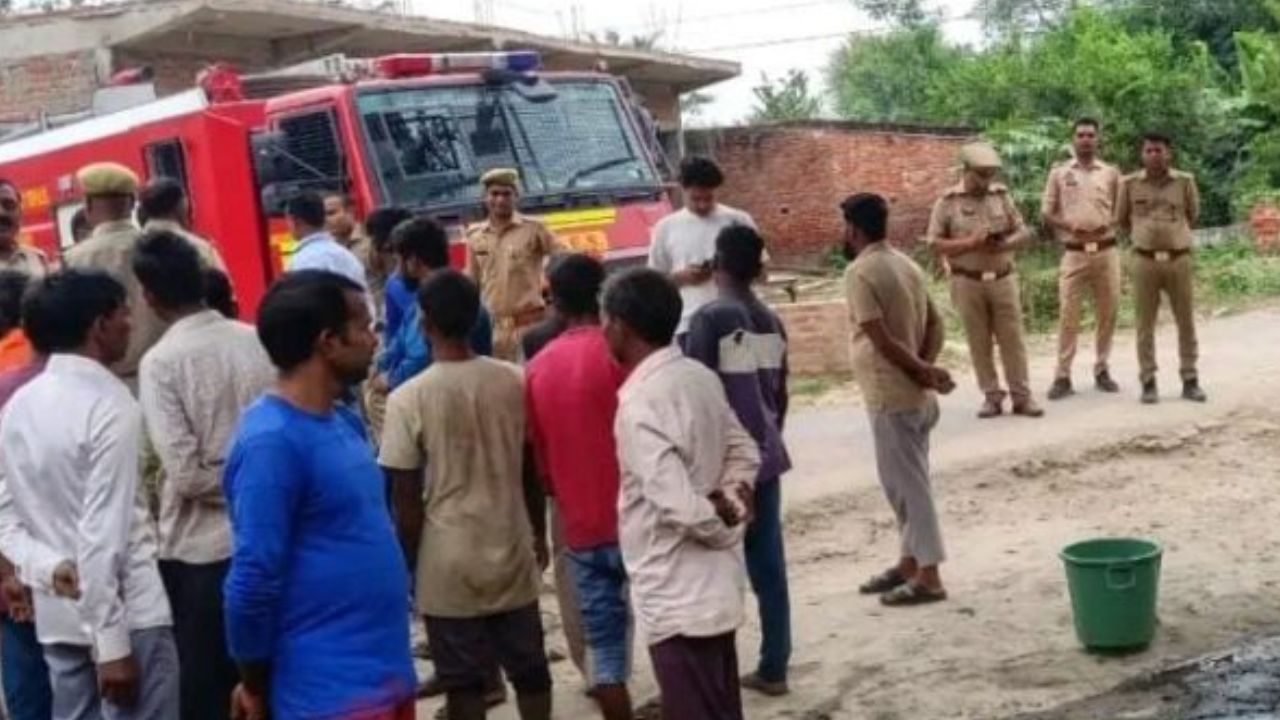 बाराबंकी में गैस रिफिलिंग के दौरान बड़ा हादसा, सिलेंडर फटने से दो लोग झुलसे, दो वाहन जलकर राख बाराबंकी में गैस रिफिलिंग के दौरान बड़ा हादसा, सिलेंडर फटने से दो लोग झुलसे, दो वाहन जलकर राख