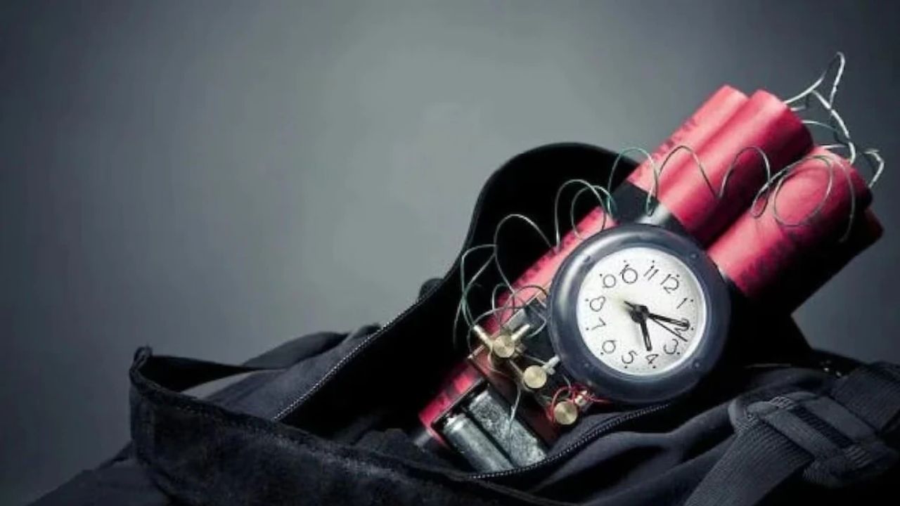 ईडी ऑफिस को उड़ाने की धमकी! बम निरोधक दस्ते ने की तलाशी, फर्जी मेल से फैली दहशत ईडी ऑफिस को उड़ाने की धमकी! बम निरोधक दस्ते ने की तलाशी, फर्जी मेल से फैली दहशत