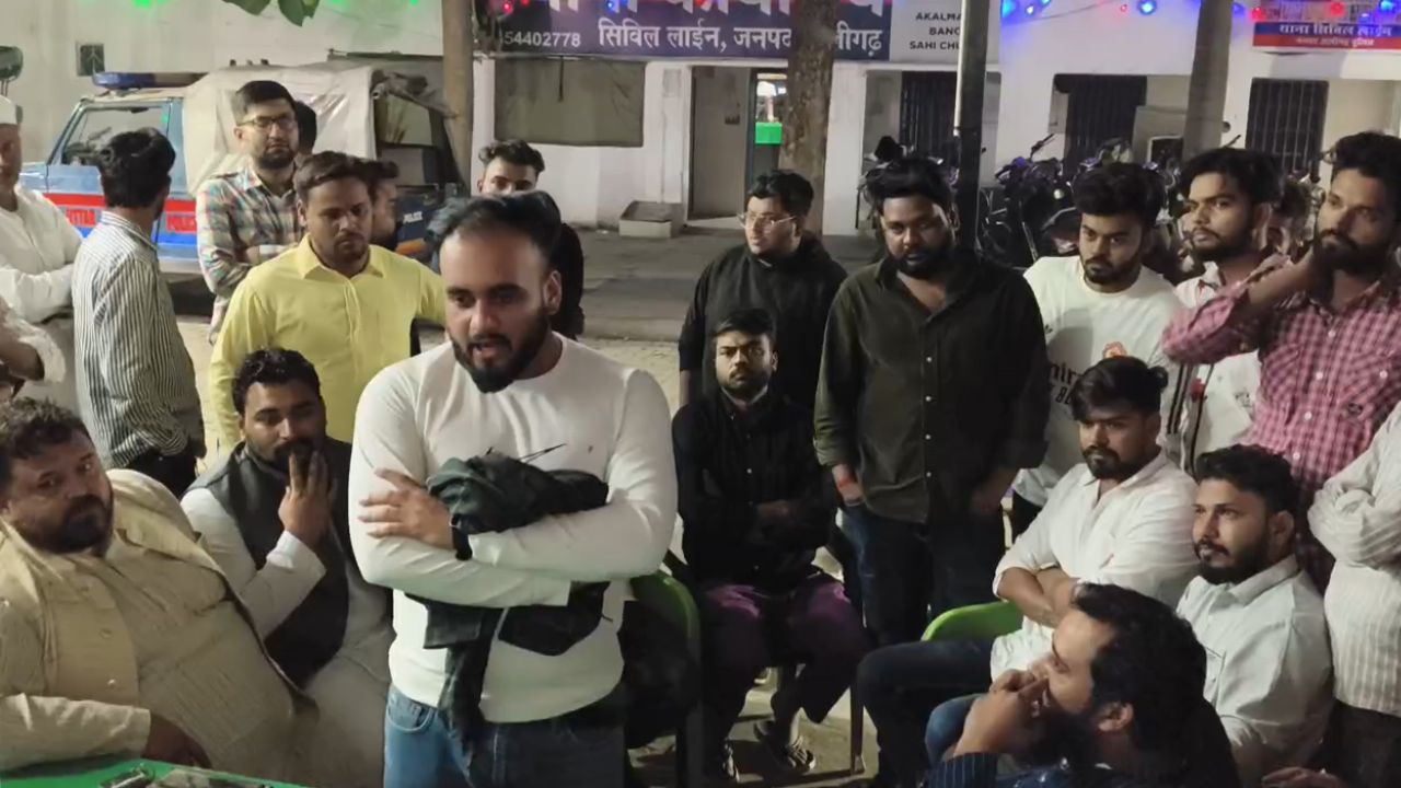 Aligarh Crime: अलीगढ़ में मात्र 20 रुपए के लिए इंसान बना हैवान, कर डाली ऐसी हरकत Aligarh Crime: अलीगढ़ में मात्र 20 रुपए के लिए इंसान बना हैवान, कर डाली ऐसी हरकत
