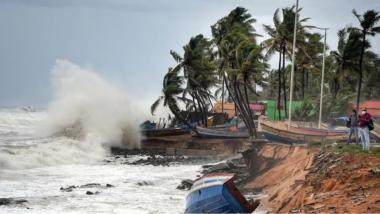 यूपी में चक्रवात मोंथा का असर: बुंदेलखंड और पूर्वांचल में बारिश की चेतावनी, बर्फबारी और ठंड बढ़ने की संभावना यूपी में चक्रवात मोंथा का असर: बुंदेलखंड और पूर्वांचल में बारिश की चेतावनी, बर्फबारी और ठंड बढ़ने की संभावना