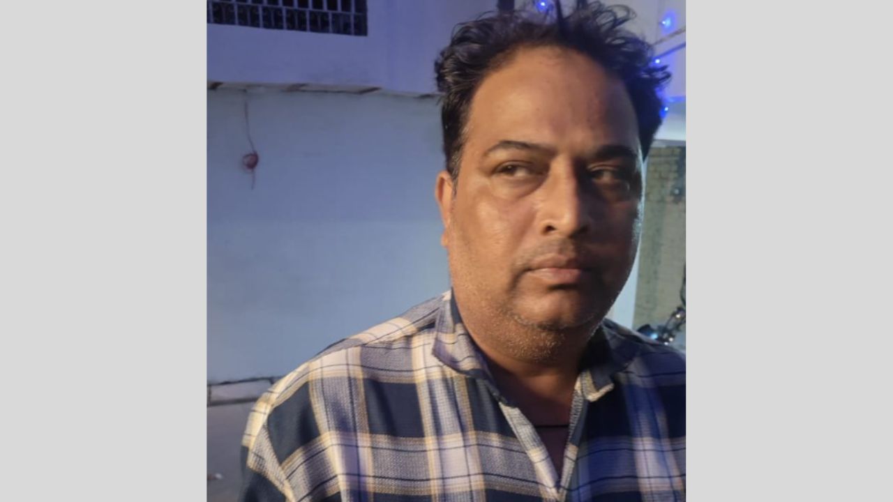 DU Acid Attack: दिल्ली के एसिड अटैक में आया ट्विस्ट, आरोप लगाने वाली छात्रा के पिता को पुलिस ने किया अरेस्ट DU Acid Attack: दिल्ली के एसिड अटैक में आया ट्विस्ट, आरोप लगाने वाली छात्रा के पिता को पुलिस ने किया अरेस्ट