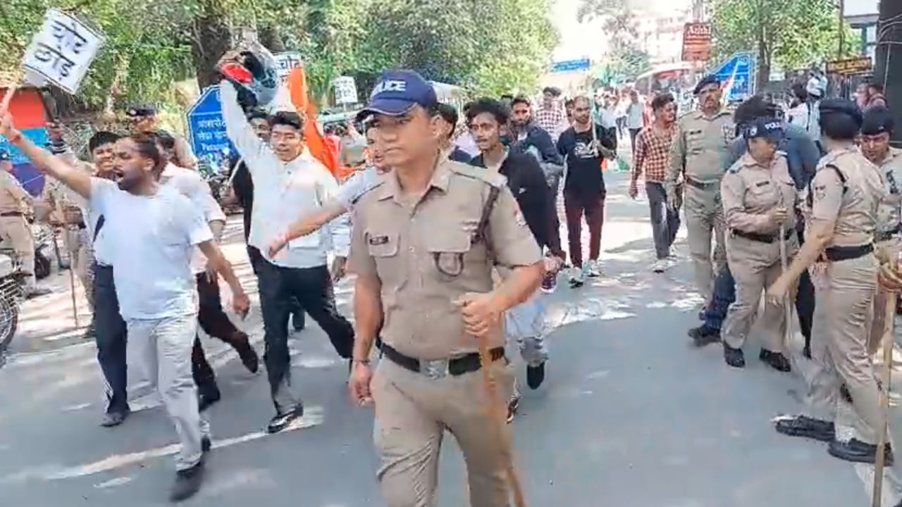 देहरादून: UKSSSC पेपर लीक मामले को लेकर कांग्रेस का हल्ला बोल, सीएम आवास किया कूच