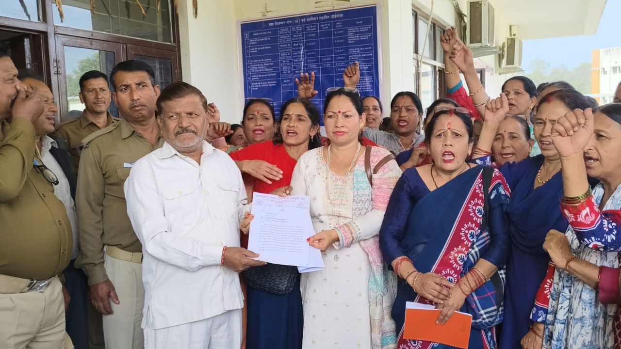आंगनबाड़ी कार्यकत्रियों का हल्ला बोल, डोईवाला तहसील में प्रदर्शन, इस तारीख को करेगी सचिवालय का घेराव! आंगनबाड़ी कार्यकत्रियों का हल्ला बोल, डोईवाला तहसील में प्रदर्शन, इस तारीख को करेगी सचिवालय का घेराव!