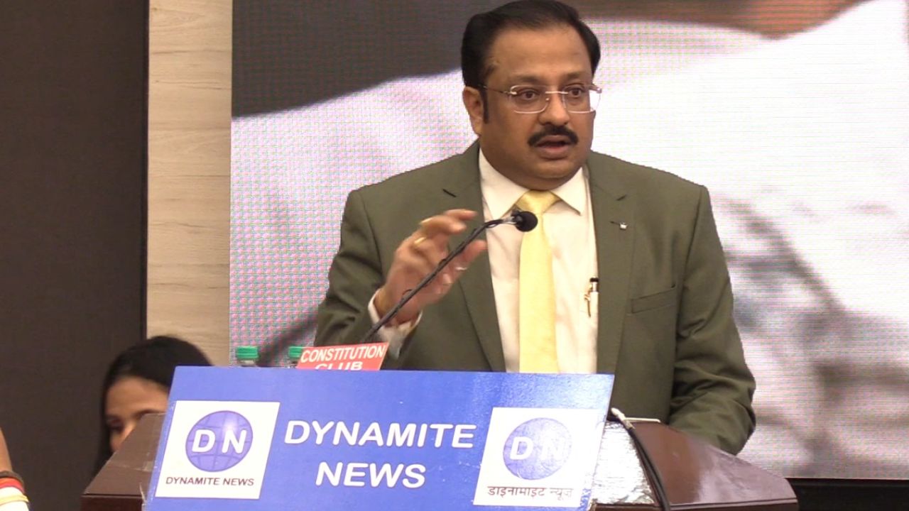 Editor-in-Chief Manoj Tibrewal addressing the Aakash event
