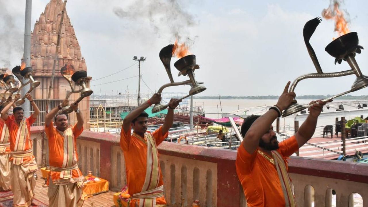 वाराणसी में अब हेलीकॉप्टर से होंगे गंगा आरती और घाट के दर्शन, देखें क्या है नया मास्टरप्लान