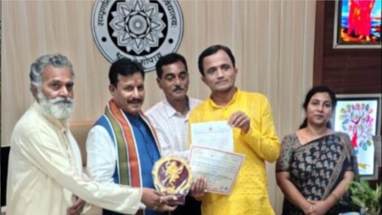 गोरखपुर: सबसे शानदार शोध के लिए डॉ अखिलेश सम्मानित, जानिये खास रिसर्च के बारे में