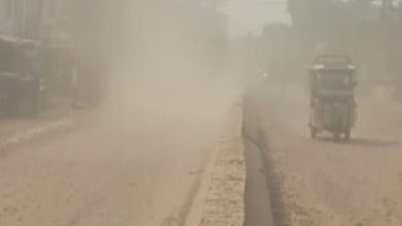 Gorakhpur News: सड़क नहीं, धूल का सागर! बेवरी चौराहा पर विकास कार्य बना लोगों के लिए अभिशाप Gorakhpur News: सड़क नहीं, धूल का सागर! बेवरी चौराहा पर विकास कार्य बना लोगों के लिए अभिशाप
