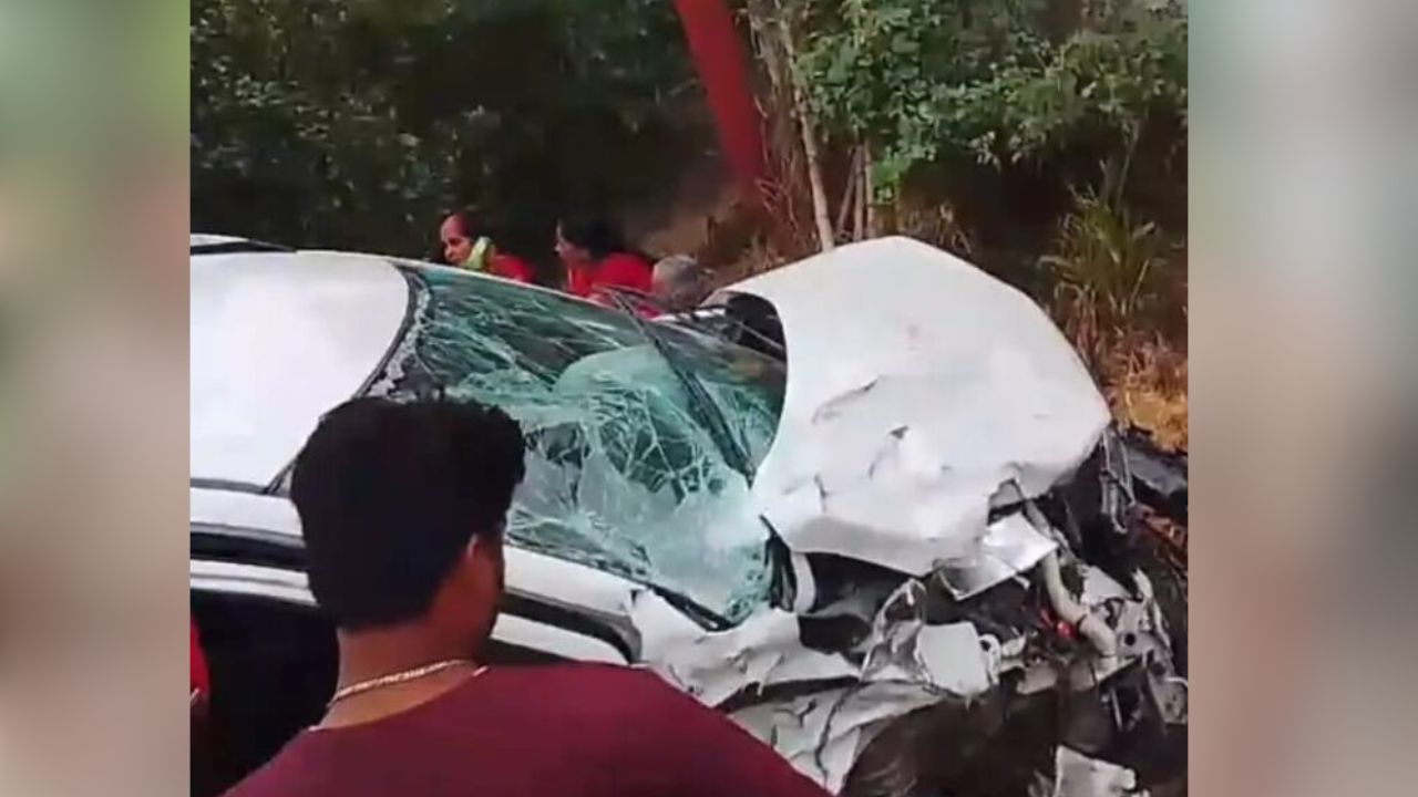 Gorakhpur: गोरखपुर में भीषण सड़क हादसा, स्कॉर्पियो की एर्टिगा से भिड़ंत, आधा दर्जन घायल