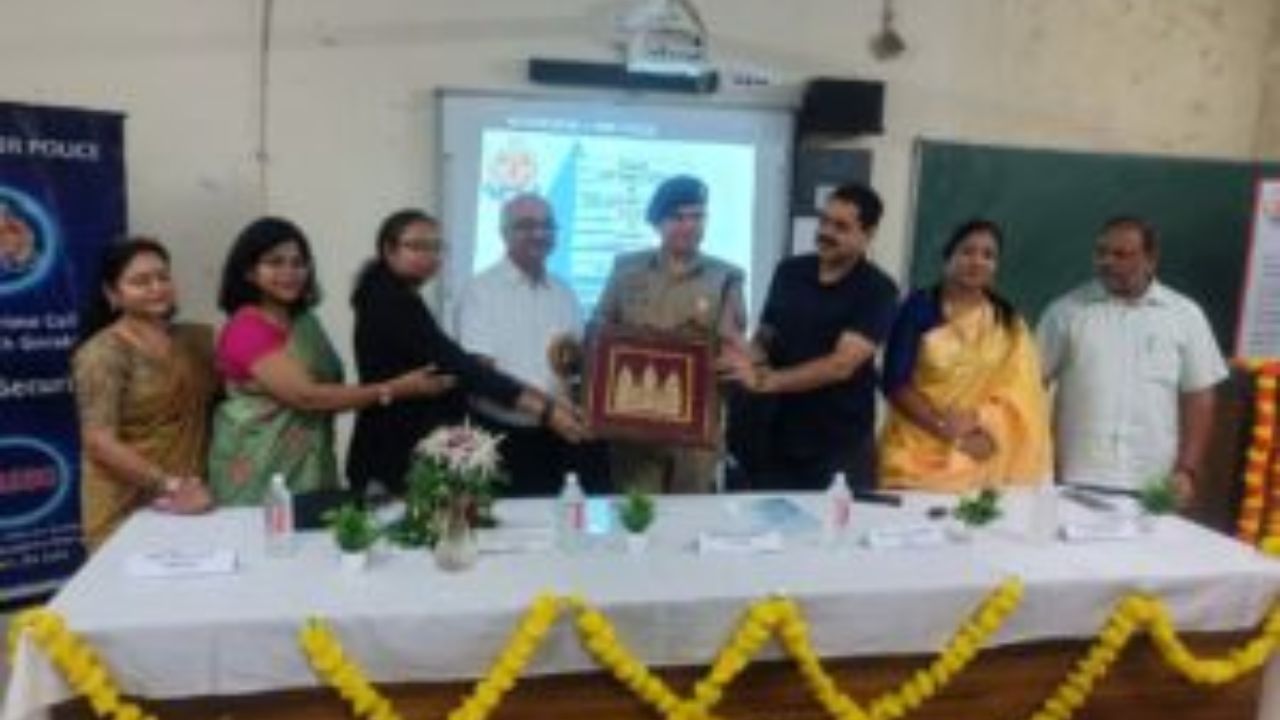 गोरखपुर में साइबर सेल ने किया जागरूकता कार्यक्रम, डिजिटल ठगी से बचाव के बताए तरीके