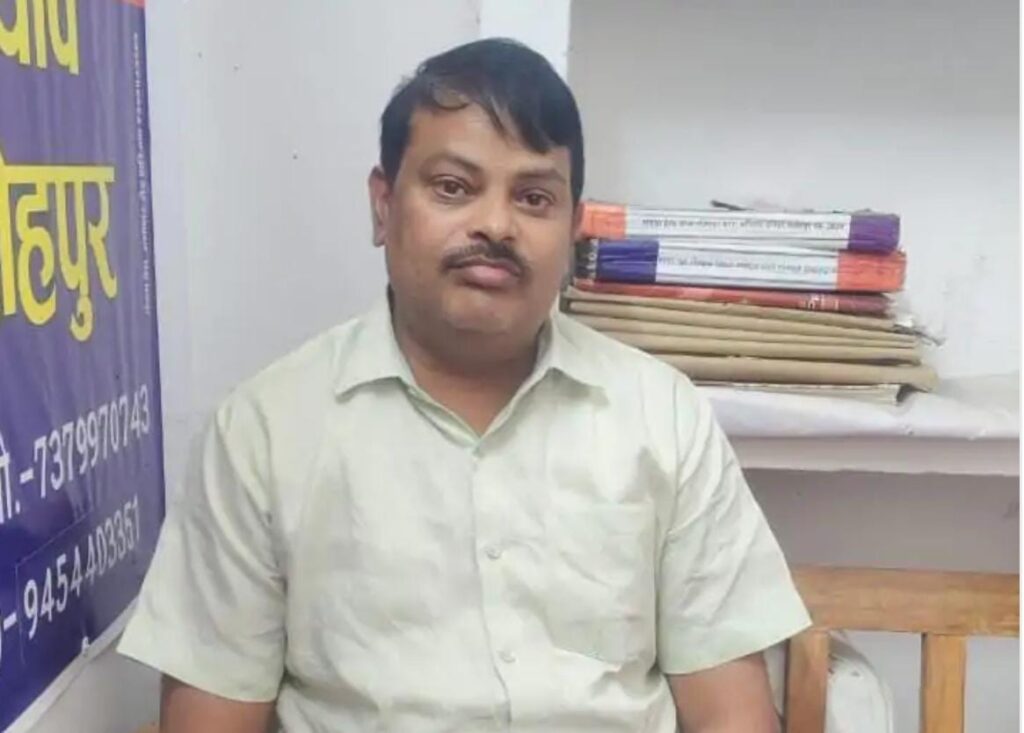 SDO and clerk caught taking bribe
