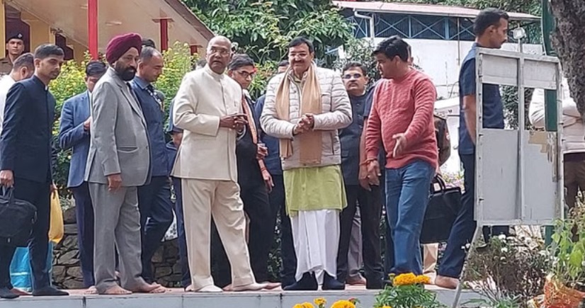 कैंची धाम पहुंचे पूर्व राष्ट्रपति रामनाथ कोविंद, बाबा नीब करौरी महाराज के दर्शन कर लिया आशीर्वाद कैंची धाम पहुंचे पूर्व राष्ट्रपति रामनाथ कोविंद, बाबा नीब करौरी महाराज के दर्शन कर लिया आशीर्वाद
