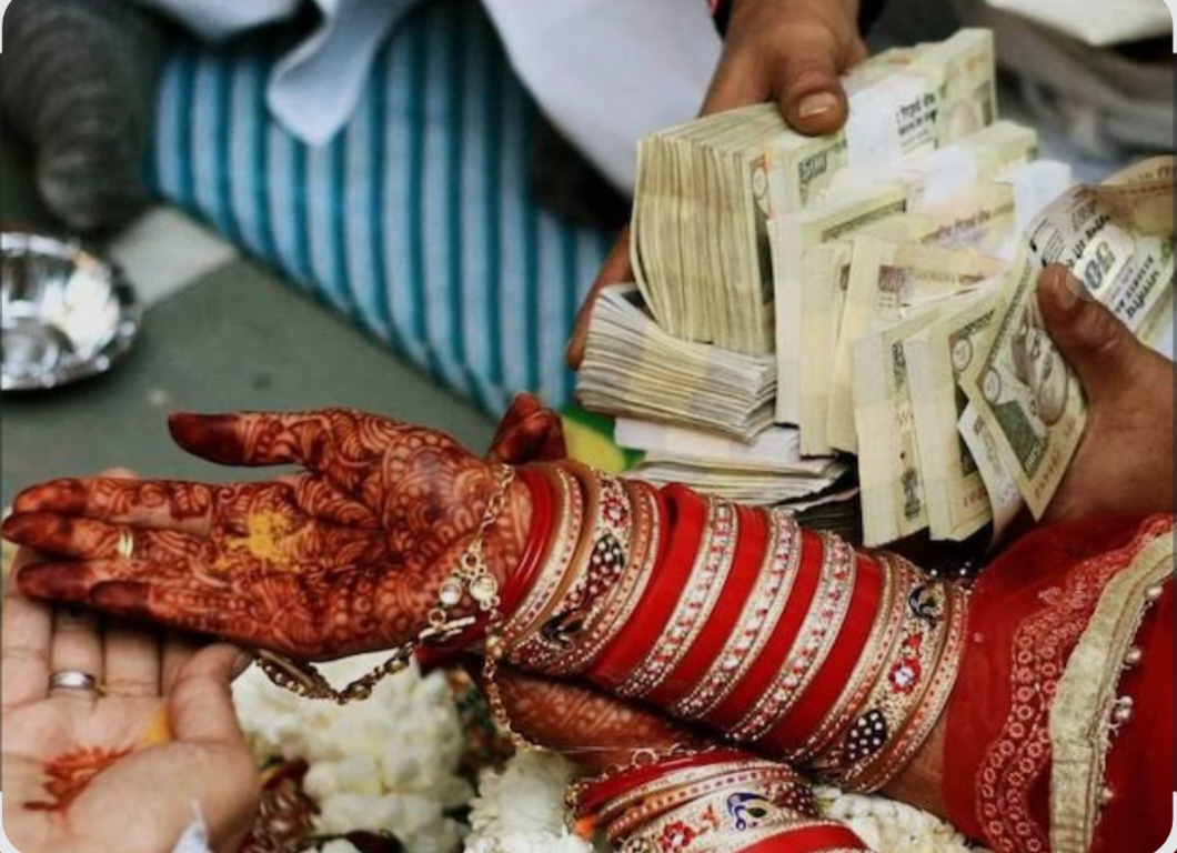 गोरखपुर में विवाहिता ने ससुराल पक्ष पर लगाए गंभीर आरोप, छह लोगों के खिलाफ मुकदमा दर्ज; जानें पूरा मामला गोरखपुर में विवाहिता ने ससुराल पक्ष पर लगाए गंभीर आरोप, छह लोगों के खिलाफ मुकदमा दर्ज; जानें पूरा मामला