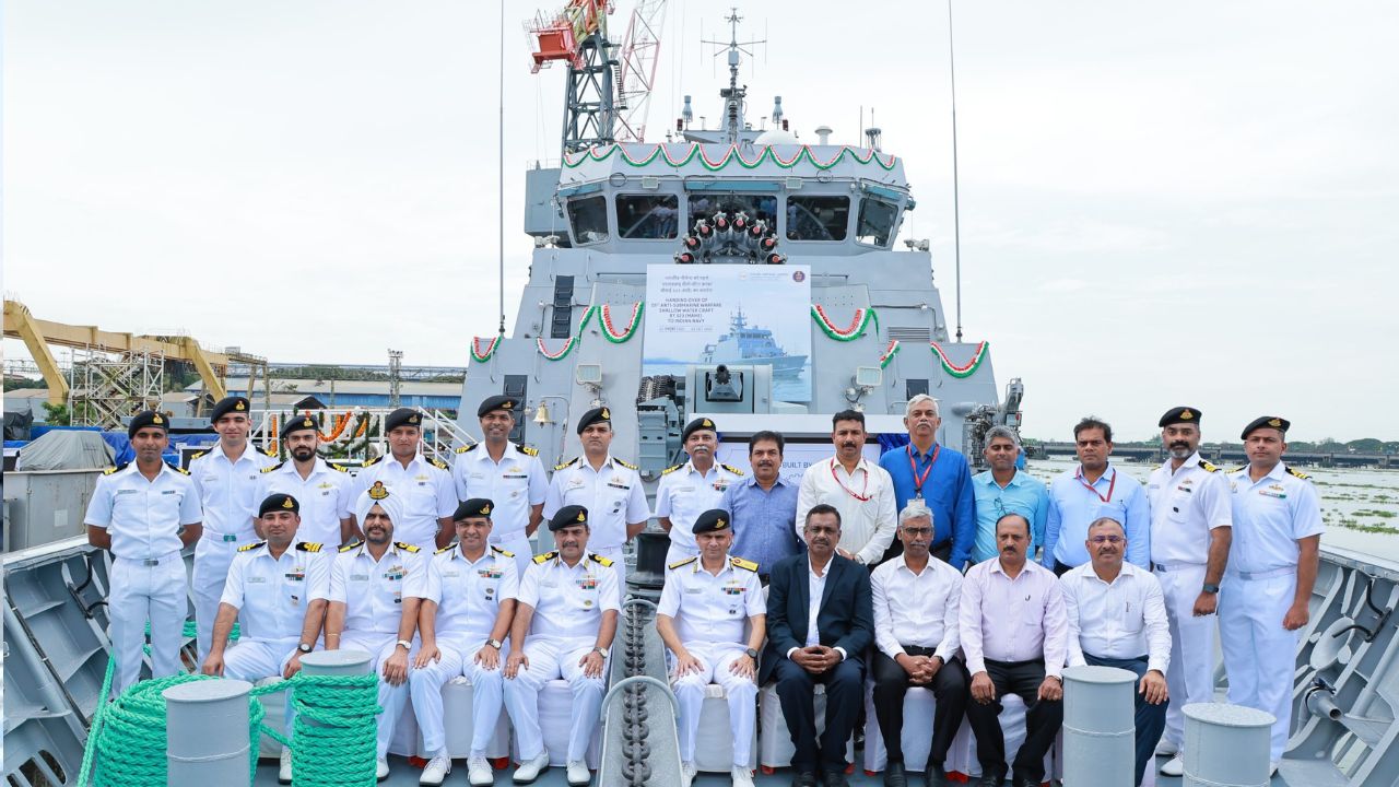 Indian Navy में एंट्री का गेट खुला! 8वीं पास युवा भी कर सकते हैं आवेदन, जानें पूरी डिटेल Indian Navy में एंट्री का गेट खुला! 8वीं पास युवा भी कर सकते हैं आवेदन, जानें पूरी डिटेल