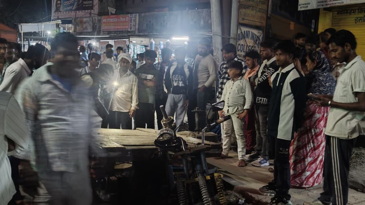 कोल्हुई में जारी तेज रफ्तार का कहर जारी, बाइक ने ठेले को मारी टक्कर; जानें फिर क्या हुआ?