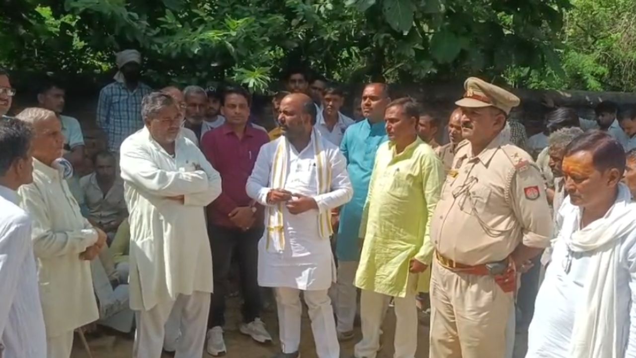 Hamirpur News: हत्या के एक महीने बाद भी नहीं हुआ खुलासा, अब पीड़ित परिवार ने उठाया ये कड़ा कदम