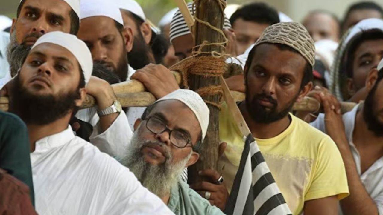 बिहार की सियासत में मुसलमान: वोट बैंक तो है, पर सत्ता से दूरी क्यों बढ़ रही; पढ़ें इसका पूरा गणित बिहार की सियासत में मुसलमान: वोट बैंक तो है, पर सत्ता से दूरी क्यों बढ़ रही; पढ़ें इसका पूरा गणित