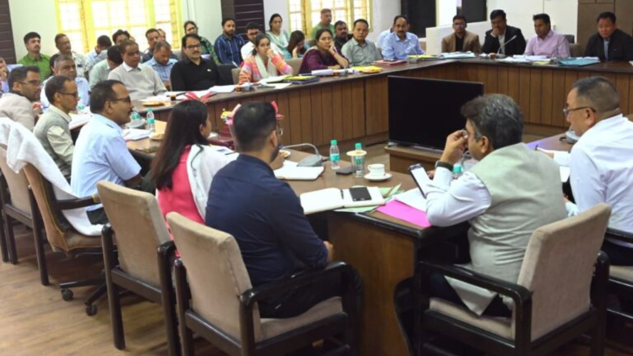 Nainital Administration News: डीएम ललित मोहन रयाल ने समीक्षा बैठक में अफसरों को दी ये सख्त हिदायत Nainital Administration News: डीएम ललित मोहन रयाल ने समीक्षा बैठक में अफसरों को दी ये सख्त हिदायत