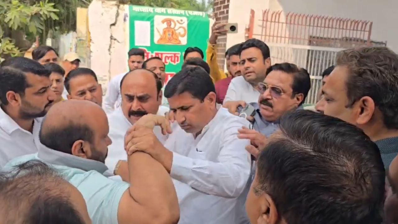 मुज़फ्फरनगर में बवाल! मंत्री के नाम पर RLD नेताओं ने की अभद्रता, शिक्षकों ने लगाया गंभीर आरोप