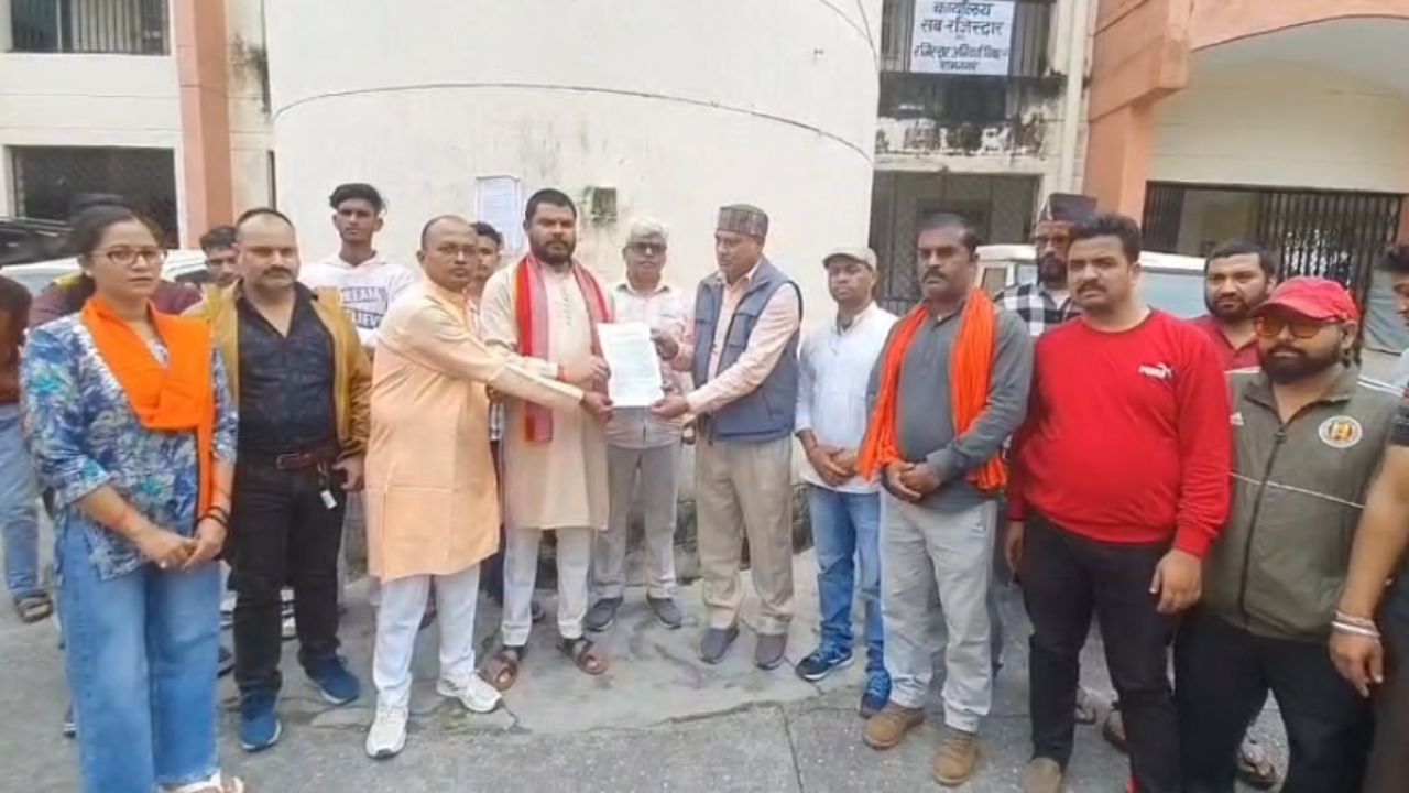 Nainital: मांस विवाद ने बढ़ाई सियासी गर्मी, रामनगर में पुलिस की भूमिका पर उठ रहे सवाल Nainital: मांस विवाद ने बढ़ाई सियासी गर्मी, रामनगर में पुलिस की भूमिका पर उठ रहे सवाल