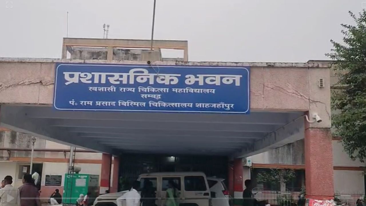 अस्पताल हुआ शर्मसार: मरीज की तीमारदार से सफाईकर्मी ने किया दुष्कर्म, फिर पुलिस ने ऐसे लिया बदला अस्पताल हुआ शर्मसार: मरीज की तीमारदार से सफाईकर्मी ने किया दुष्कर्म, फिर पुलिस ने ऐसे लिया बदला