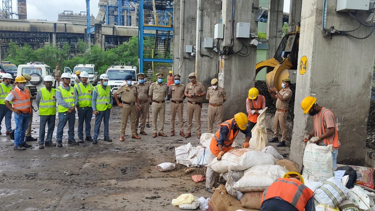 सोनभद्र में नशे पर बड़ी चोट: 2 करोड़ से ज्यादा के मादक पदार्थ नष्ट, नशा मुक्त की दिशा में बड़ा कदम