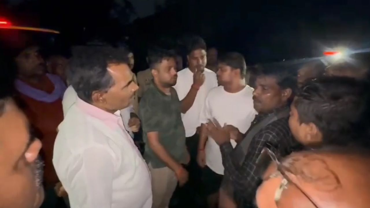 विकास की आड़ में दबता सोनभद्र का एक गांव, असल वजह जानकर दंग रह जाएंगे आप, प्रशासन अभी भी बेखबर