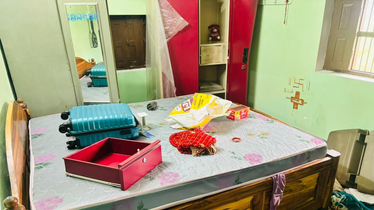 Ballia News: शांत रात में हुई ऐसी वारदात, जिसे सुन हर कोई रह गया दंग, जानें क्या है मामला Ballia News: शांत रात में हुई ऐसी वारदात, जिसे सुन हर कोई रह गया दंग, जानें क्या है मामला