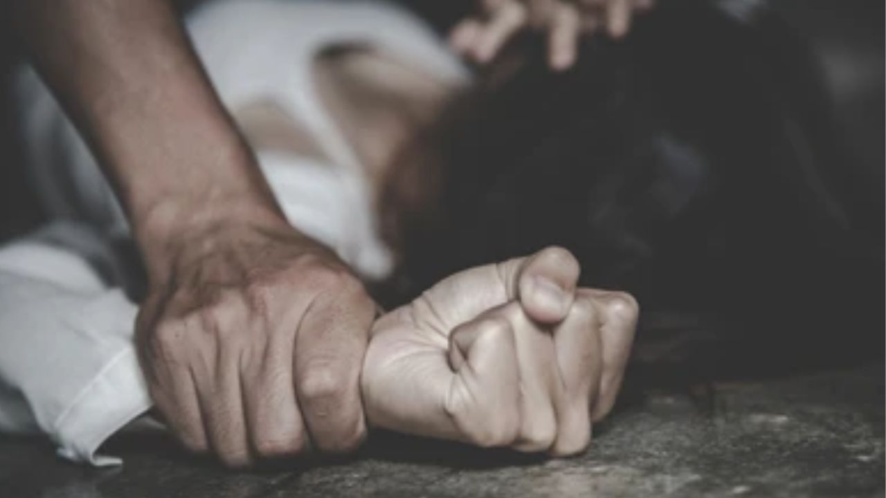 गोरखपुर में 63 वर्षीय व्यक्ति निकला हैवान, मानसिक रूप से अस्वस्थ युवती से छेड़छाड़; जानें पूरा मामला