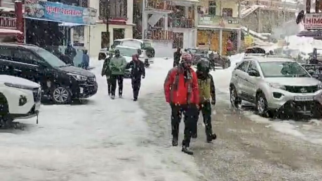 Rain and snowfall increased the chill in Uttarakhand