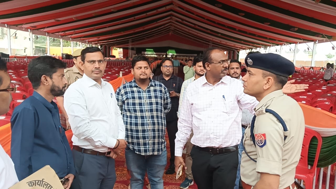 महराजगंज महोत्सव की तैयारी तेज: डीएम और एसपी पहुंचे कार्यक्रम स्थल, ली जमीनी समीक्षा
