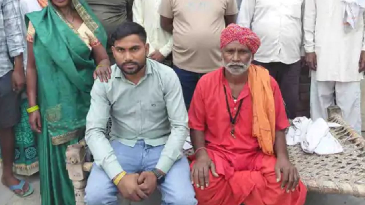 बुलंदशहर में 13 साल बाद जिंदा लौटा मरा हुआ बेटा, जानें बंगाली बाबा ने कैसे किया अनोखा चमत्कार? बुलंदशहर में 13 साल बाद जिंदा लौटा मरा हुआ बेटा, जानें बंगाली बाबा ने कैसे किया अनोखा चमत्कार?