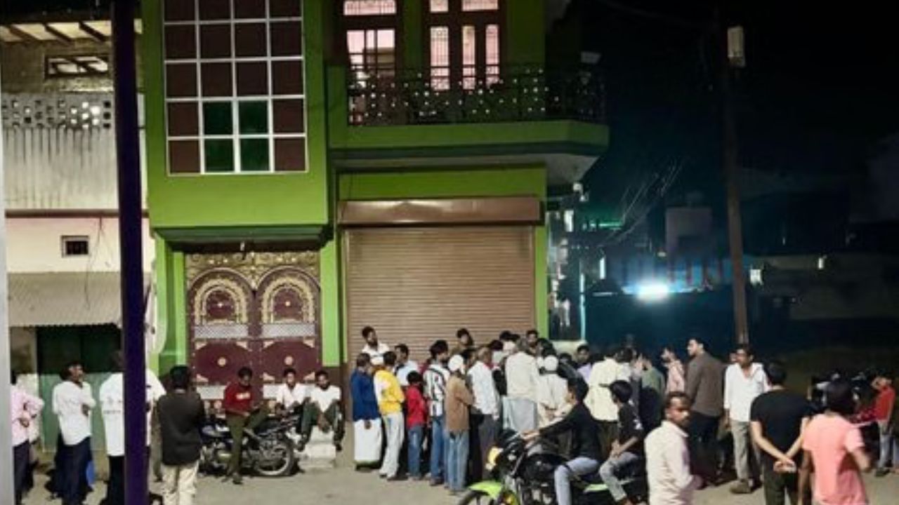 Kidnapping in UP: बदायूं में युवक का अपहरण, मांगी 50 लाख की फिरौती, इलाके में फैली दहशत Kidnapping in UP: बदायूं में युवक का अपहरण, मांगी 50 लाख की फिरौती, इलाके में फैली दहशत