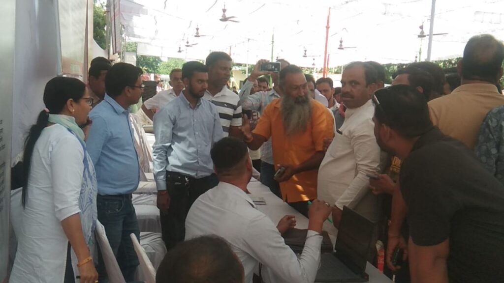 Dispute between the Mayor and the Patwari of UIT