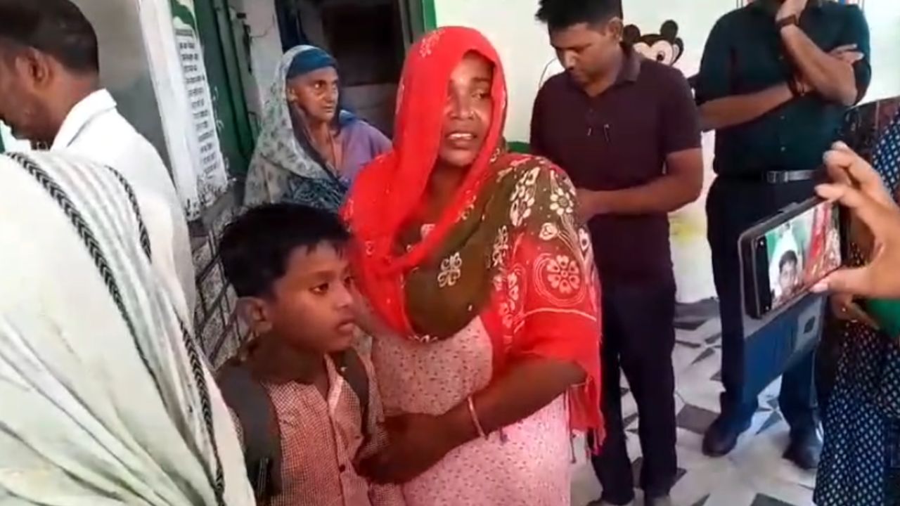 Bijnor News: लापरवाही से बंद हुआ बच्चा, एक घंटे बाद आईएएस ने बचाया, जानिए पूरी घटना