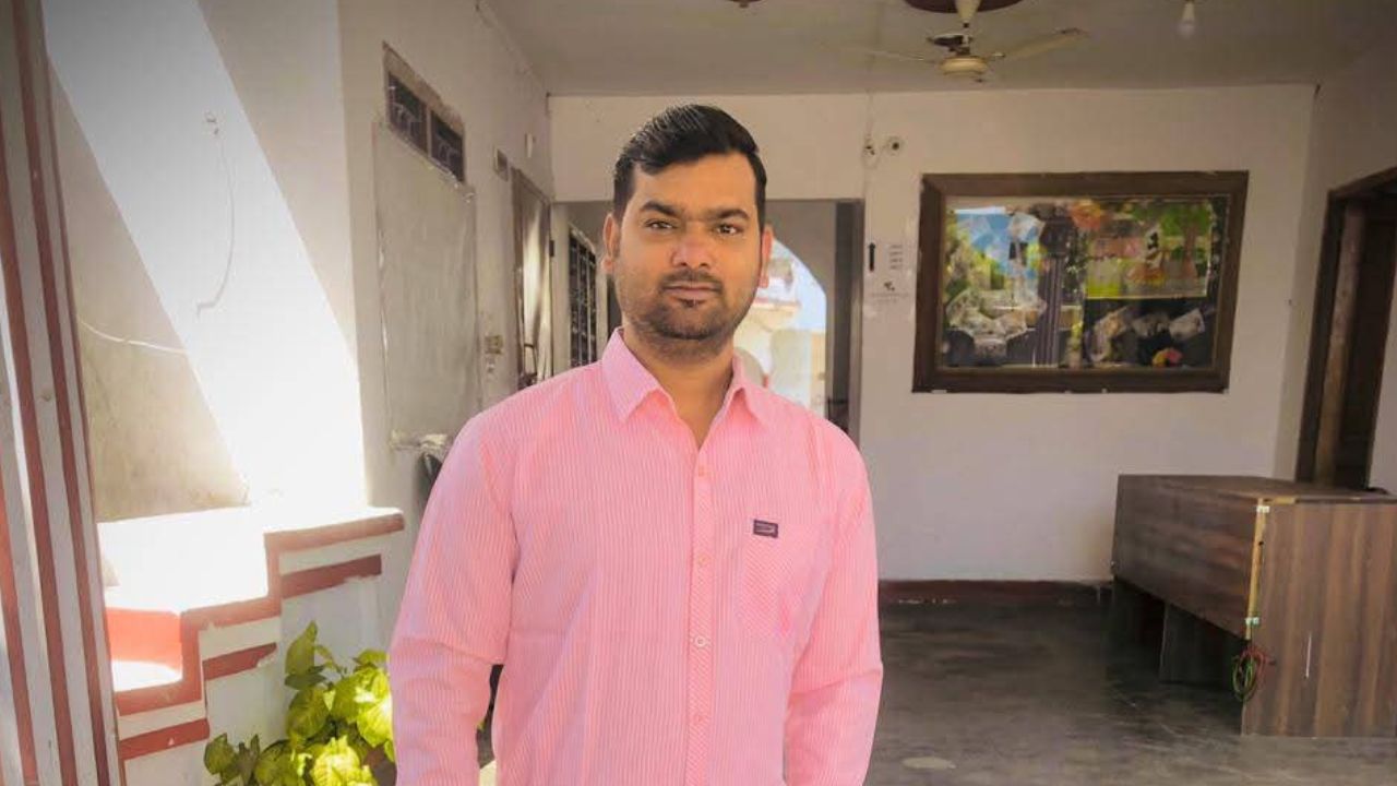बदायूं की सड़क ने उजाड़ा सुहाग: रोती रही बीवी और पति ने तोड़ दिया दम, जानें कैसे हुआ हादसा बदायूं की सड़क ने उजाड़ा सुहाग: रोती रही बीवी और पति ने तोड़ दिया दम, जानें कैसे हुआ हादसा