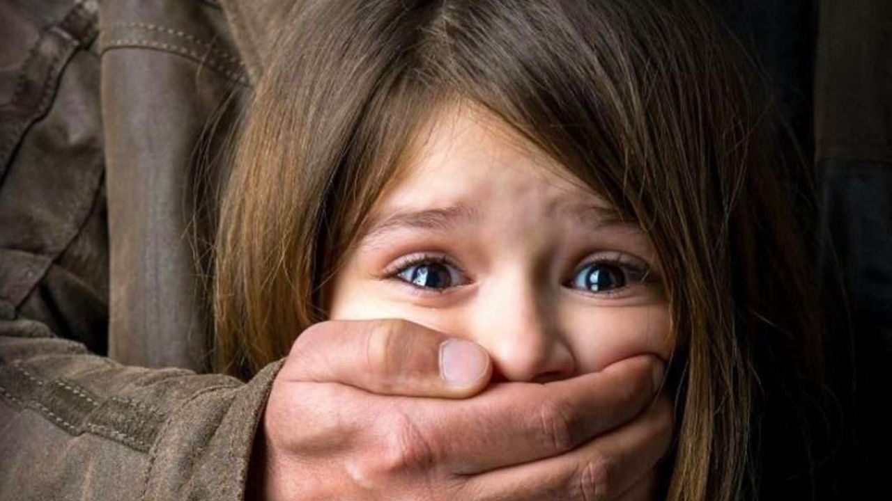 शिक्षा के मंदिर में हैवानियत, देवरिया में स्कूल प्रबंधन ने मासूम छात्रा की लूटी इज्जत, जब पिता को पता चला तो…