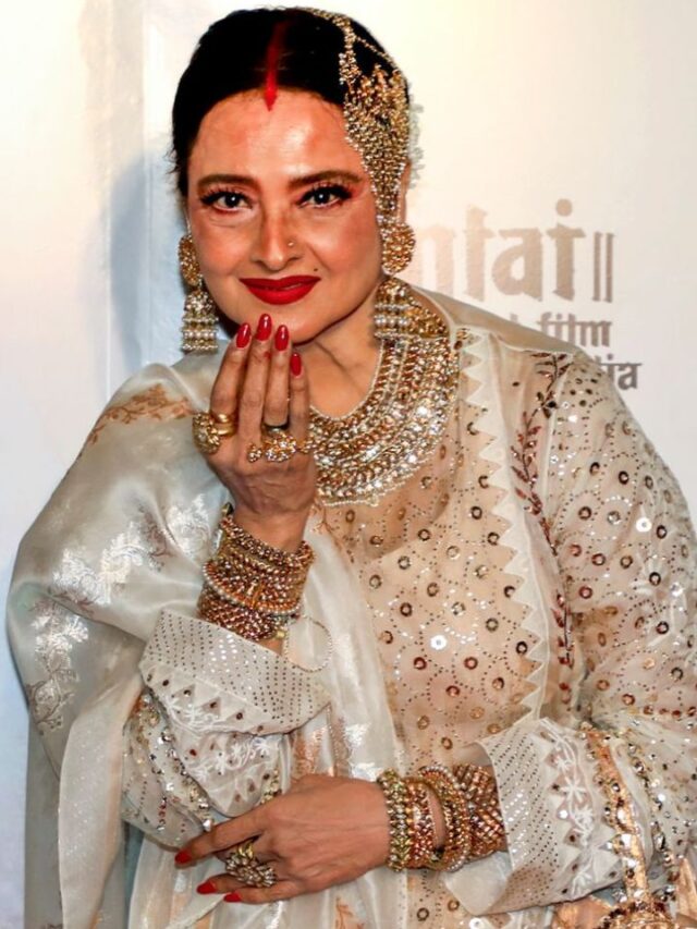 रेखा की इन 9 तस्वीरों ने फैंस को किया मोहित