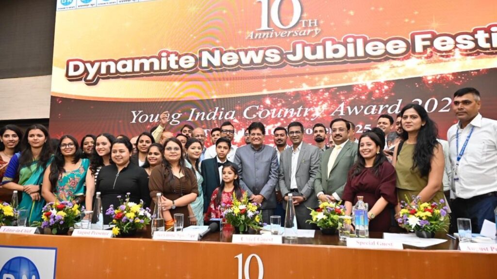The entire team of Dynamite News office