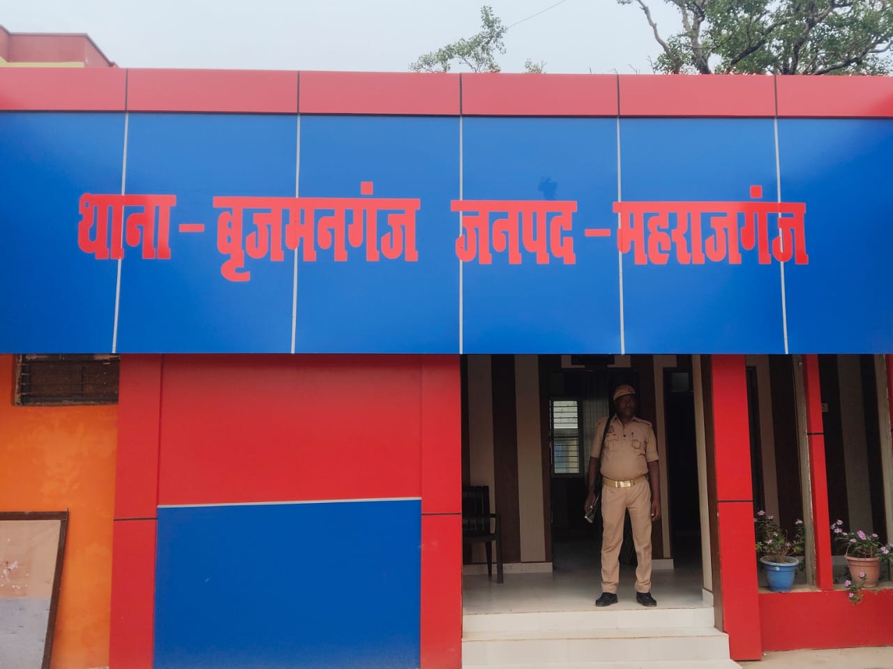 महराजगंज में सफाईकर्मी ने फांसी लगाकर दी जान, नशे और पारिवारिक तनाव से था परेशान महराजगंज में सफाईकर्मी ने फांसी लगाकर दी जान, नशे और पारिवारिक तनाव से था परेशान